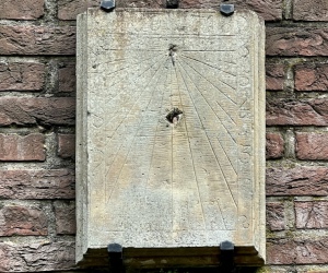 St. Cyprian- und Cornelius-Kirche - Sonnenuhr