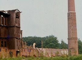 Ziegelei mit Schornstein